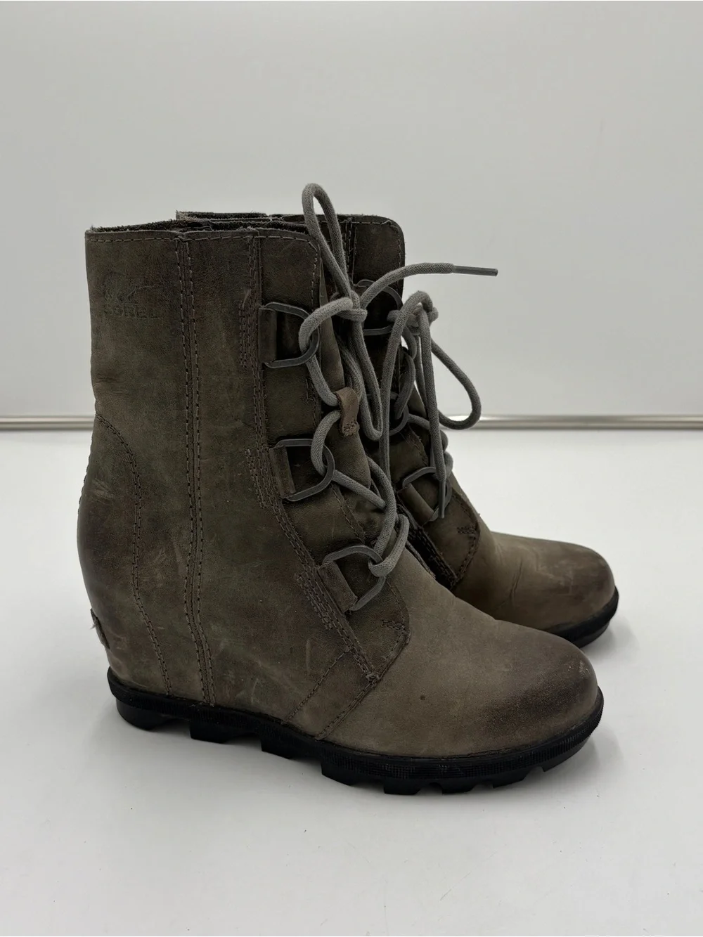 Sorel Joan of Artic Wedge Boots Green Leather Lace Up Waterproof Women’s Size 6